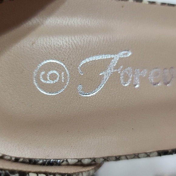 Forever Womens Ankle Strap Heels Faux Snakeskin  Black Tan Size 6 EUC - Picture 3 of 13